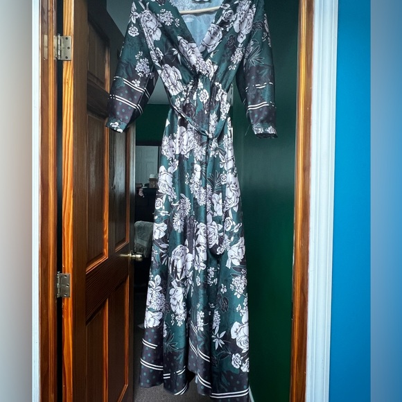 Liquorish brand maxi dress in size Small - Picture 2 of 6